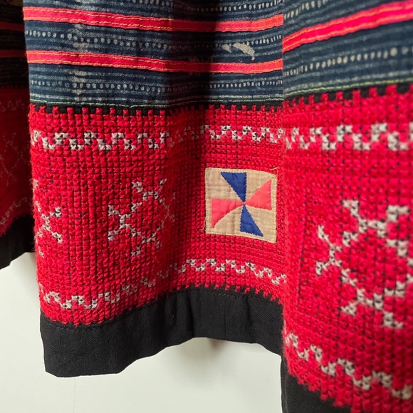 Vintage patchwork Hmong skirt. - Picture 4 of 7